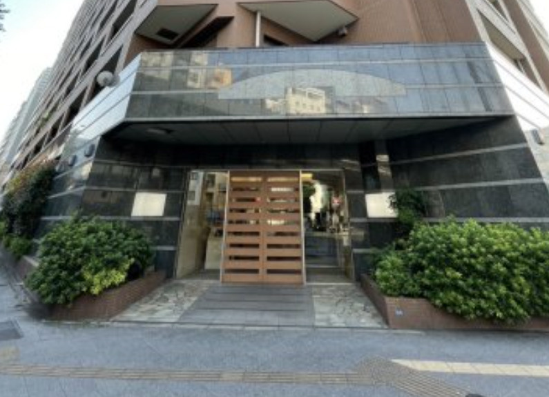 クレストフォルム上野グランステージのエントランス