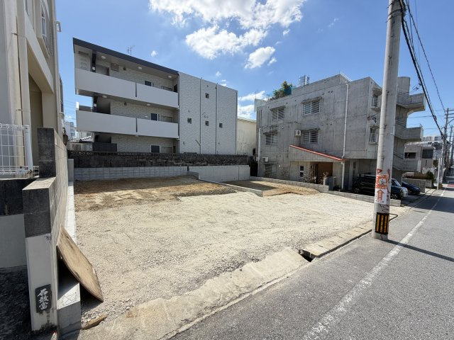 浦添市城間1丁目2592番（全2棟）の外観|全棟並列駐車3台可♪