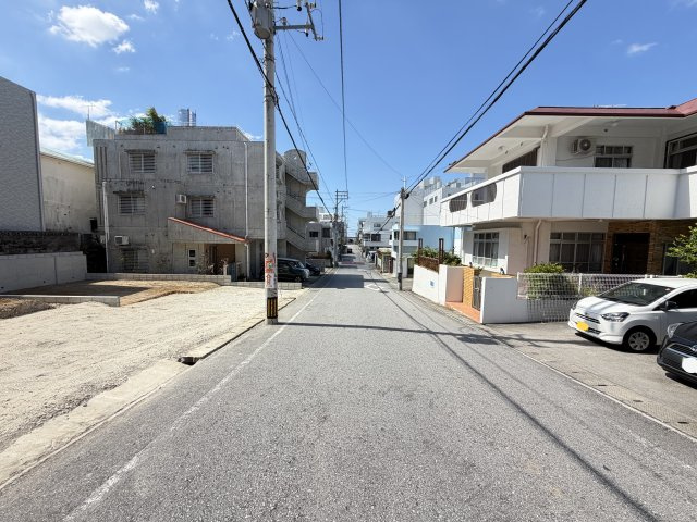 浦添市城間1丁目2592番（全2棟）の前面道路含む現地写真|北側公道6.9ｍ♪