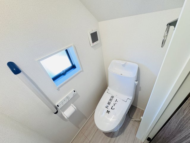 松戸市栄町西１丁目新築戸建【古ヶ崎小学校：6分】のトイレ|温水洗浄暖房便座つきトイレ