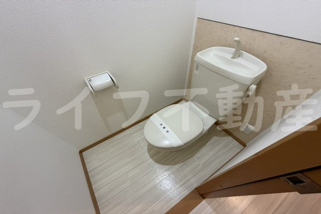 ロワールのトイレ|落ち着いた色調のトイレです