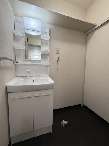 ラフォーンヴィラ G棟の洗面所|広い洗面スペースです★