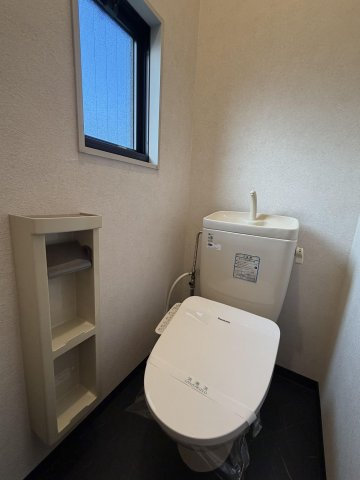 ラフォーンヴィラ G棟のトイレ|嬉しい温水洗浄便座付きです♪
