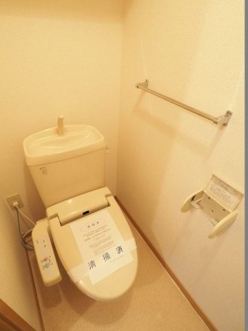 レフィナード三番街　Ⅱのトイレ|落ち着いた色調のトイレです