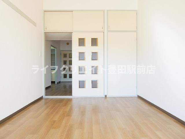 グレースピア百草園の居間・リビング