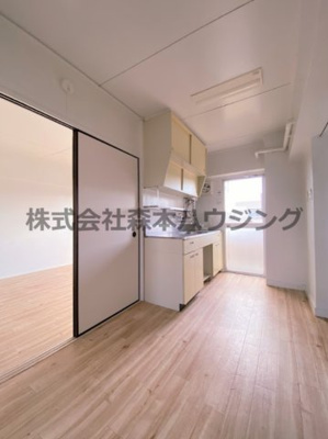 【居間・リビング】 | 　ビレッジハウス招提　3号棟 | 明るいキッチンスペースです