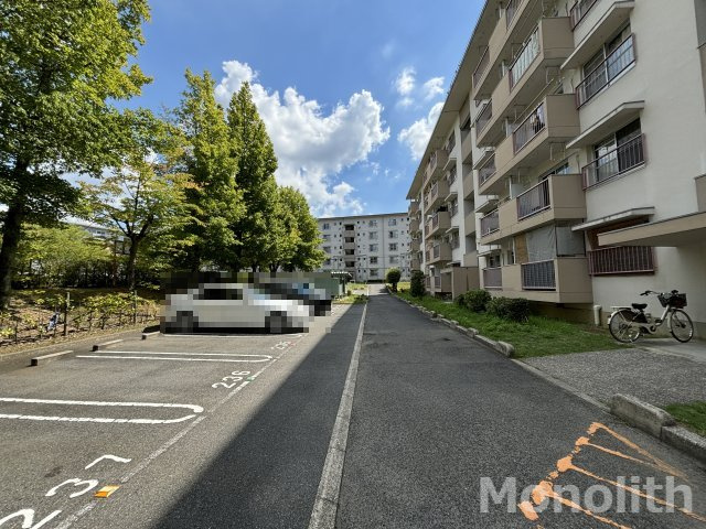 泉北竹城台１丁17号棟の駐車場