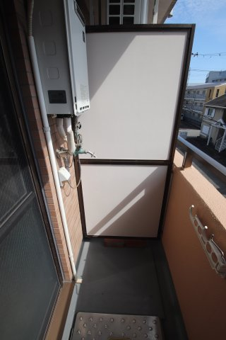 【設備】 | ジュネスノーブル | 室外洗濯機置場