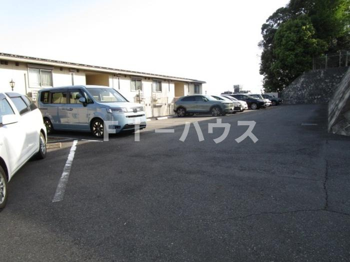 フルール ポワールの駐車場|駐車場（要空き確認）