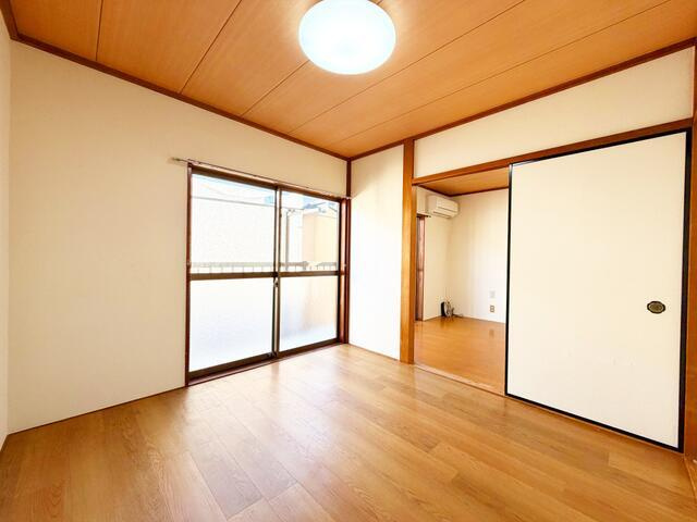 西大沼アパートの洋室