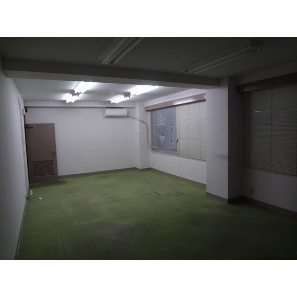 岡田ビル2階