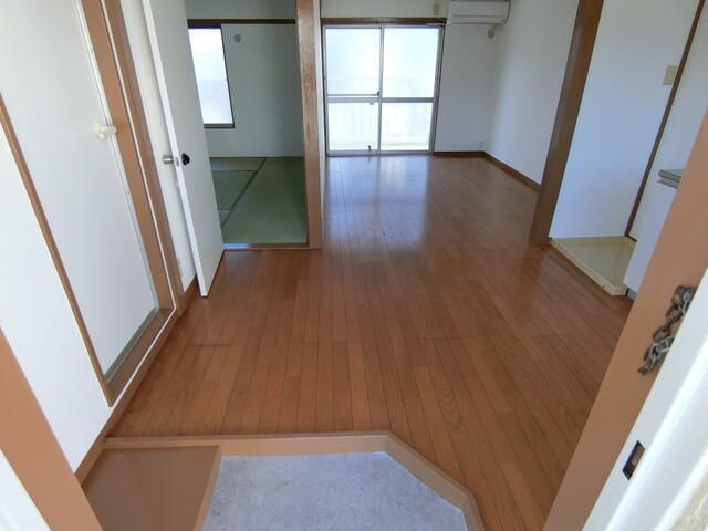 アスカグリーンハウスの玄関