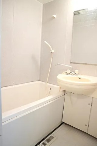 船橋市本中山３丁目のアパートの浴室