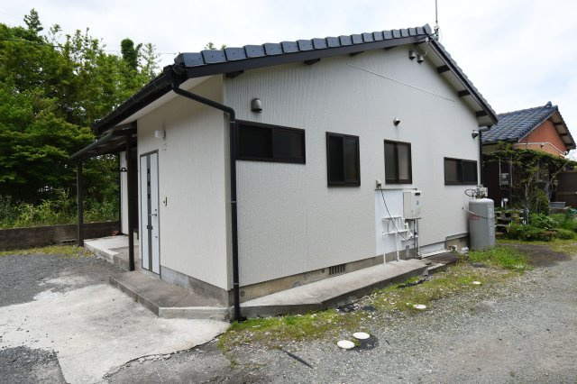 上津中村貸家2号棟の庭