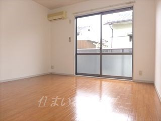 広島市安佐南区古市４丁目のアパートの居間・リビング