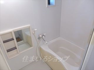 広島市安佐南区古市４丁目のアパートの浴室|窓あり