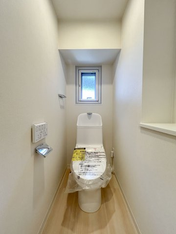 第一上板橋サンライトマンションAH棟のトイレ|トイレも新規交換いたしました
水回りもすべて新規交換済みで気持ちよくお使いいただけます