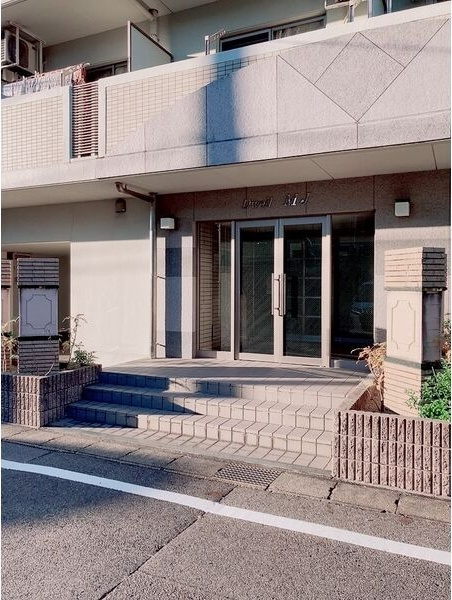 Dwell MJ(ドエルエムジェイ)のエントランス