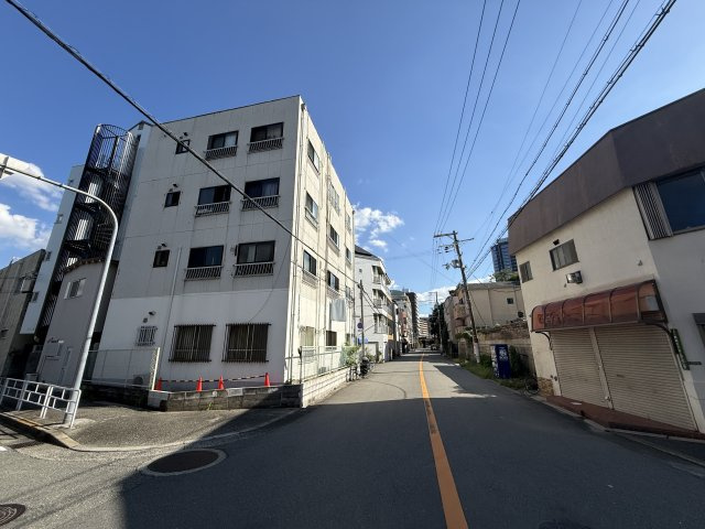 コーポ豊崎の外観|西側前面道路です！北側から撮影！