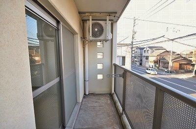 有田ビルのバルコニー