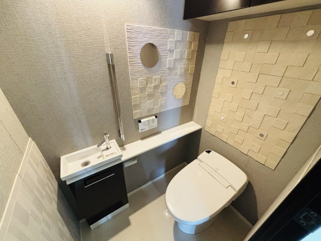 落ち着きのあるトイレ空間です。