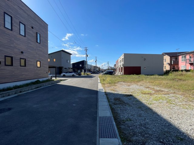 【建築条件付き売地】　会津若松市天寧寺町　東山小・第二中の前面道路含む現地写真|前面道路　南側幅員6.0ｍ公道