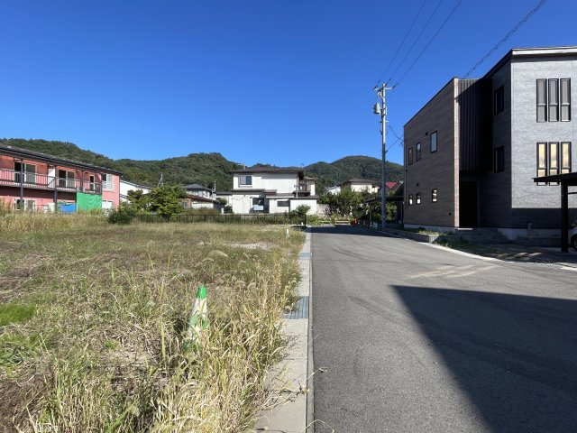 【建築条件付き売地】　会津若松市天寧寺町　東山小・第二中の前面道路含む現地写真|前面道路　南側幅員6.0ｍ公道