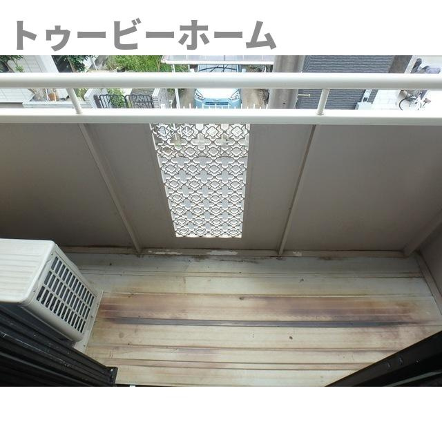 グランカーサA棟のバルコニー|お洗濯にも便利なバルコニー付き