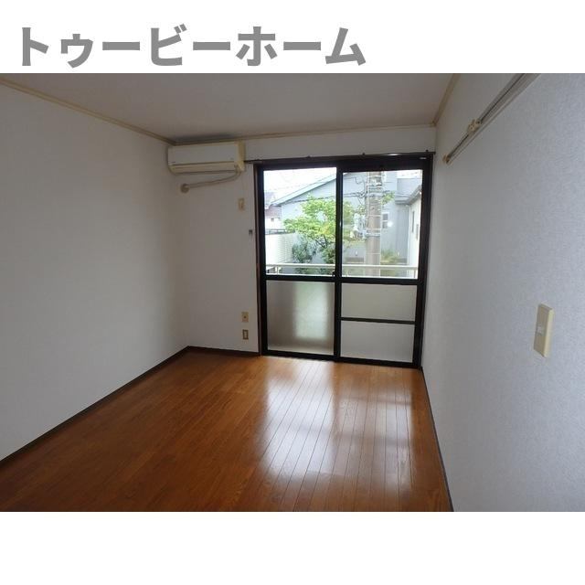 グランカーサA棟の居間・リビング|使いやすい居間です