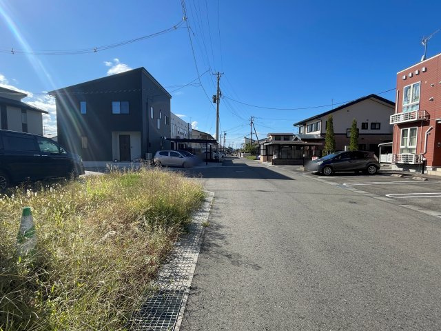 【建築条件付き売地】　会津若松市天寧寺町　東山小・第二中の前面道路含む現地写真|前面道路　北側幅員6.0ｍ公道