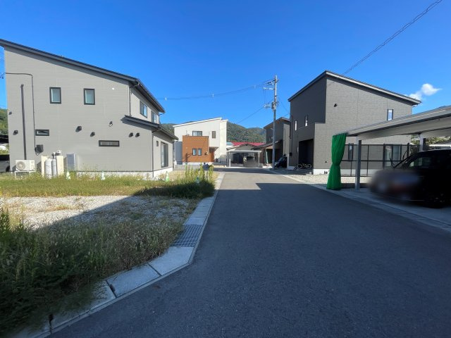 【建築条件付き売地】　会津若松市天寧寺町　東山小・第二中の前面道路含む現地写真|前面道路　南側幅員6.0ｍ公道