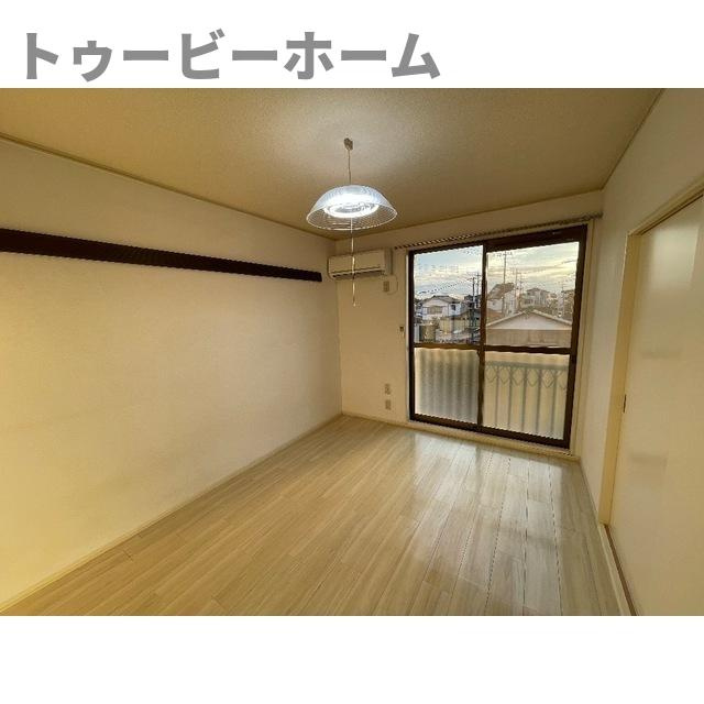 グリーンハイツ田中Ⅱの居間・リビング|ゆったりとした居間です