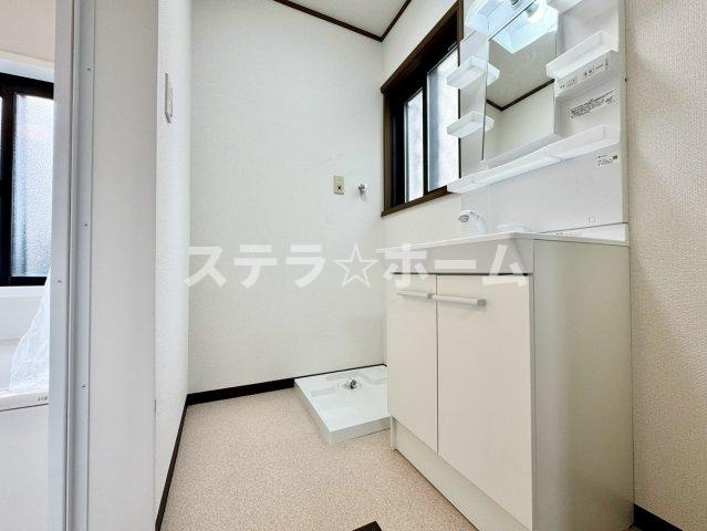 南正雀2 中古戸建の独立洗面台|独立洗面化粧台が付いています