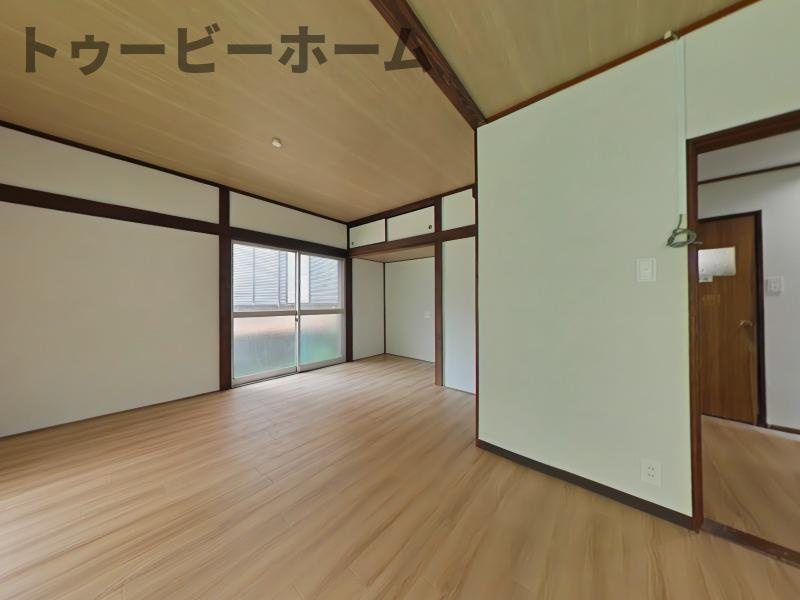 小手指ガーデン戸建の居間・リビング|ゆったり過ごせるリビングです