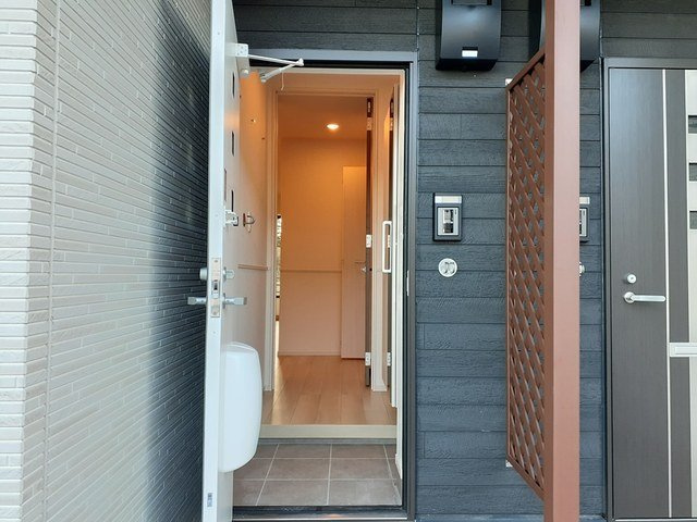 エムズ　サニーガーデンⅩⅩⅢの玄関|明るい玄関です