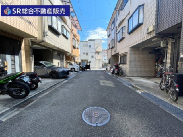 中鴻池町1丁目中古戸建の前面道路含む現地写真|弊社は住宅ローンに自信がございます。
お客様にあった銀行をご紹介いたします。
お悩みの方は弊社までお気軽に
ご相談下さいませ。