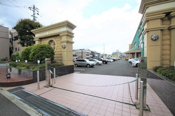 クレスト連坊の駐車場