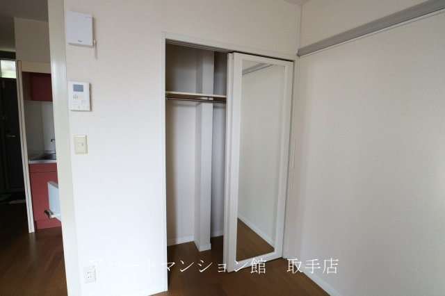 レオパレスクレールアビコの収納