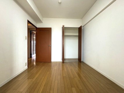 アーサー博多南ステーションの洋室|各部屋に収納があり、お部屋をきれいに保てます！