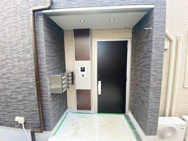 フルリール駒沢のエントランス|落ち着いたエントランスです