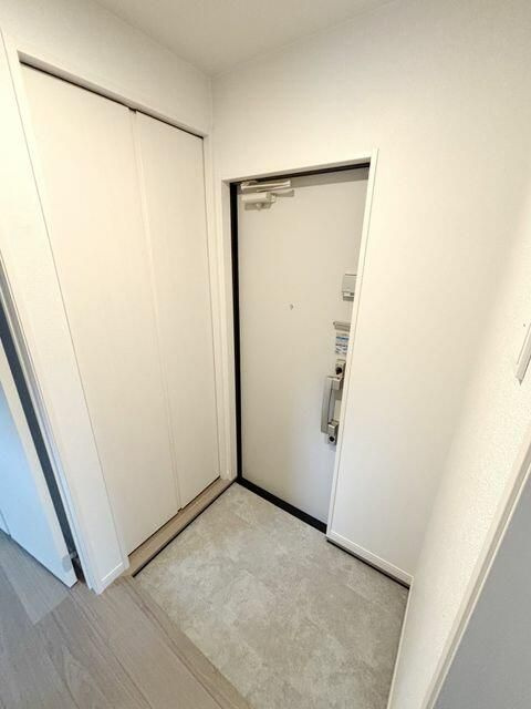 ＦＵＪＩＳＯＲＡ　ＣＯＵＲＴ　ＳＨＩＭＯＵＭＡの玄関|明るい玄関です