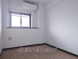 ヴェリテアムールの寝室|寝室にもエアコンあり（サービス品）