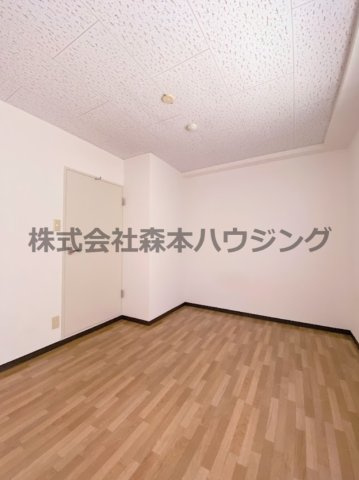 【洋室】 | 　ペルフメリア・コーテラⅡ | 落ち着いた色調の洋室です
