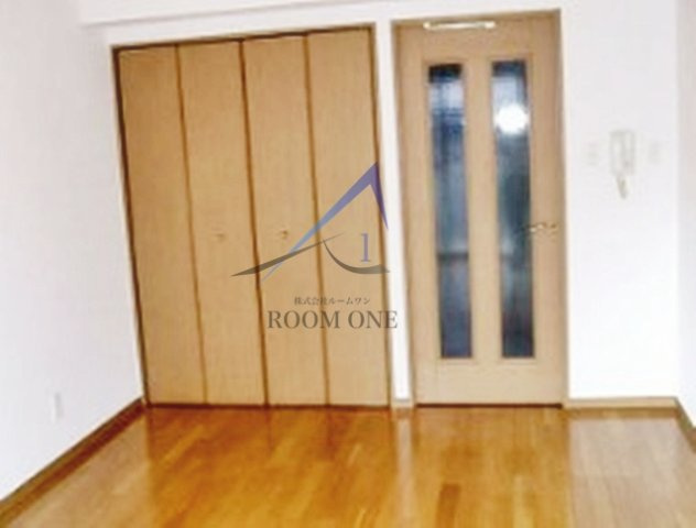 岡部マンションの居間・リビング|洋室のお部屋です。