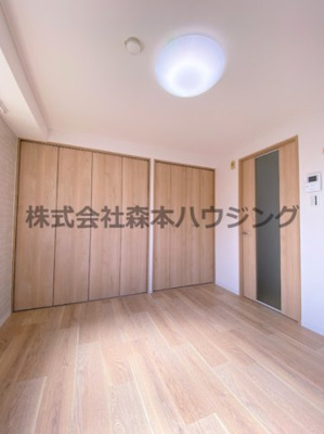 【洋室】 | 　ヒカリハイツ | 落ち着いた色調の洋室です