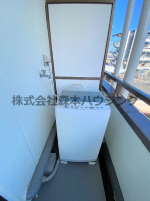 【設備】 | 　ヒカリハイツ | 洗濯機置き場です
※希望者に家電（洗濯機）設備サービス