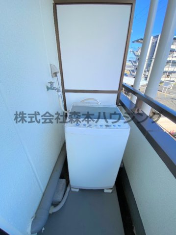 【設備】 | 　ヒカリハイツ | 洗濯機置き場です
※希望者に家電（洗濯機）設備サービス