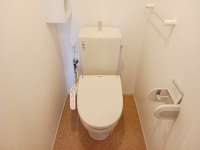 エレガント・ヒルズⅡのトイレ|落ち着いたトイレです