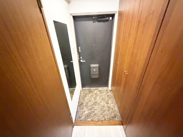 アスール江坂の玄関