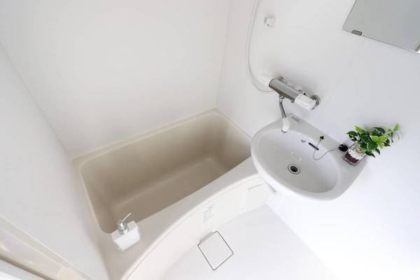 ビレッジハウス白鳥台2号棟の浴室|モデルルームの写真です